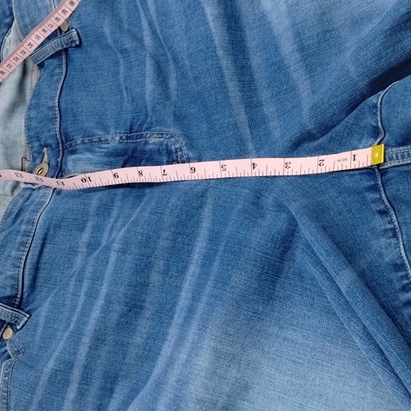 Torrid boyfriend straight vintage stretch size 26R light to medium wash - Picture 7 of 10